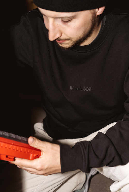 CREWNECK BLACK ON BLACK