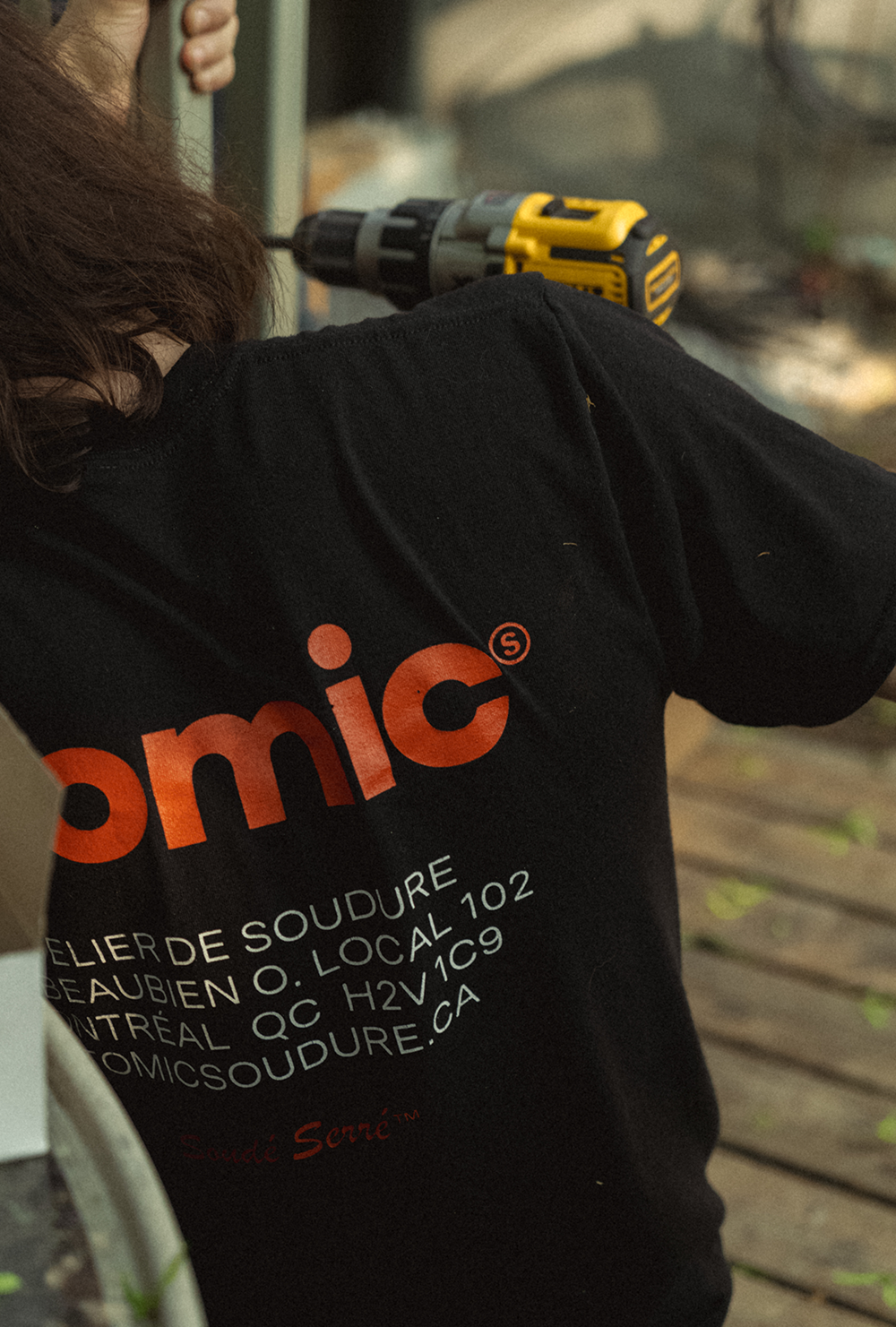 T-SHIRT NOIR SOUDÉ SÉRRÉ