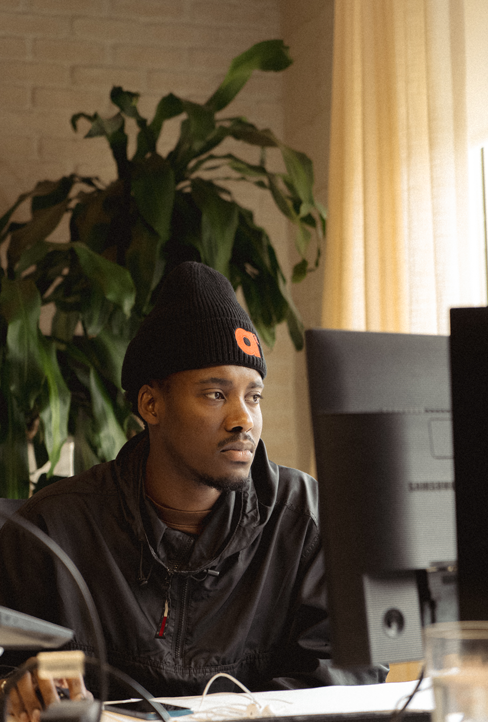 TUQUE LOGO A - ATOMIC